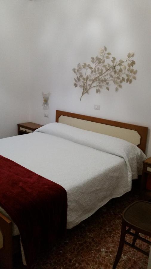 Termini Station Apartment Ai Due Cortili Presso Le Mura Aureliane Roma Eksteriør bilde